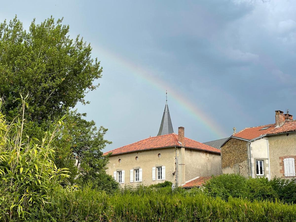 Maison Hirondelles Hotes Mezieres-sur-Issoire Dış mekan fotoğraf